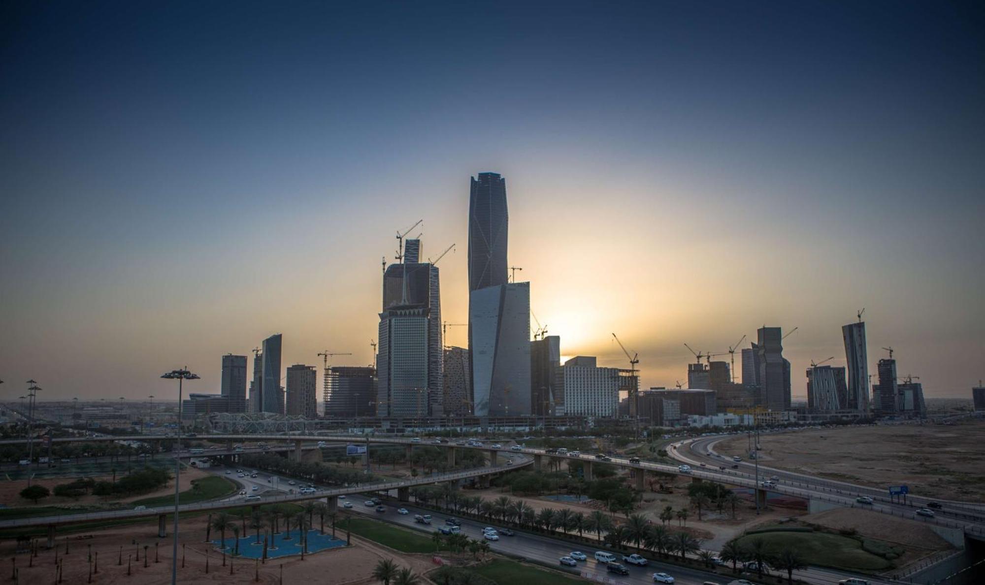 Radisson Blu Hotel Riyadh Qurtuba Exterior foto Riyadh skyline