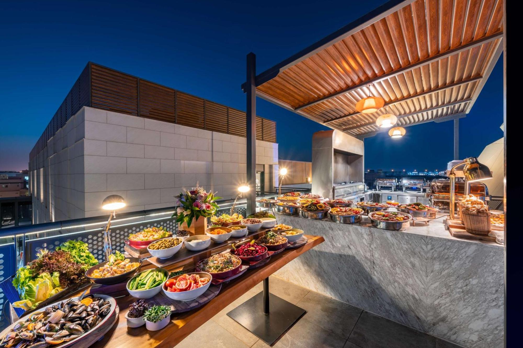 Radisson Blu Hotel Riyadh Qurtuba Exterior foto The Terrace