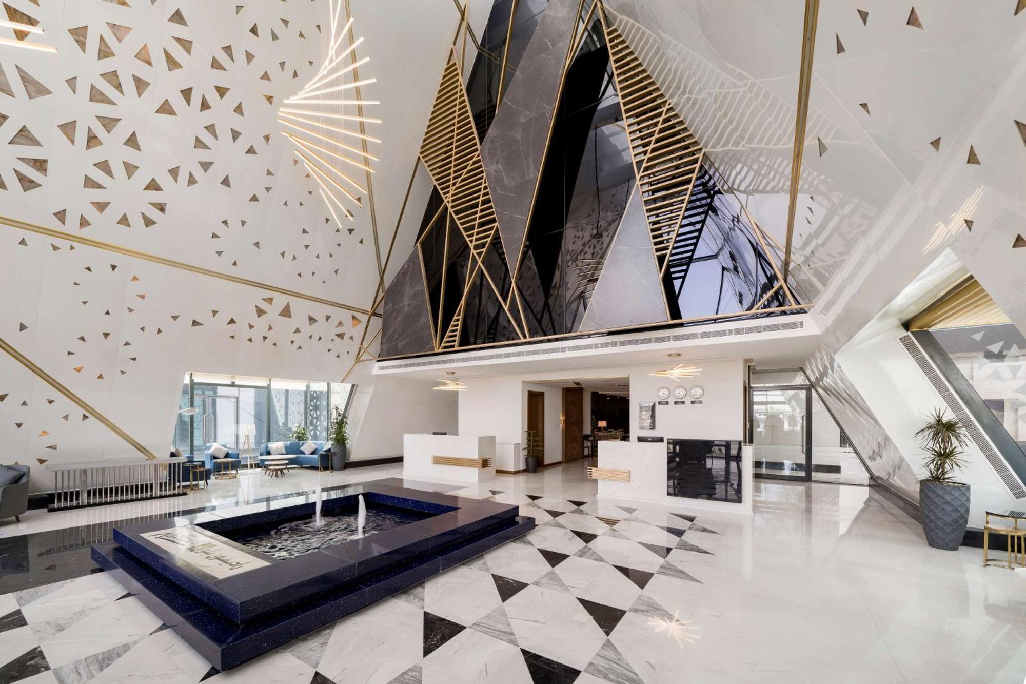 Radisson Blu Hotel Riyadh Qurtuba Exterior foto The lobby of the hotel
